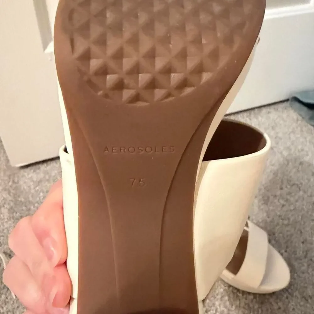 AEROSOLES white platform
